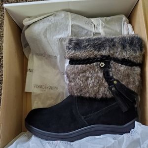 NWT Minnetonka Everett Womens Boots Size 7